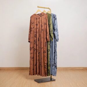 LeKhari Porly Gamis Plain Aara Basic Homedress Rayon Crinks Gamis Busui Size S-XlKanza Dress Rayon viscose material, soft, cold, flowly, and convenient for everyday Size S LD 90 PB 130 M LD 100 PB 135 M+ (Model) LD 94 PB 140 LD 110 PB 140 XL LD 120 PB 140 Description: Tolerance of each size +/- 3 cm Details - Busui friendly (front zipper) - The right pocket - Wudhu friendly (rubber hand) - Left-right strap